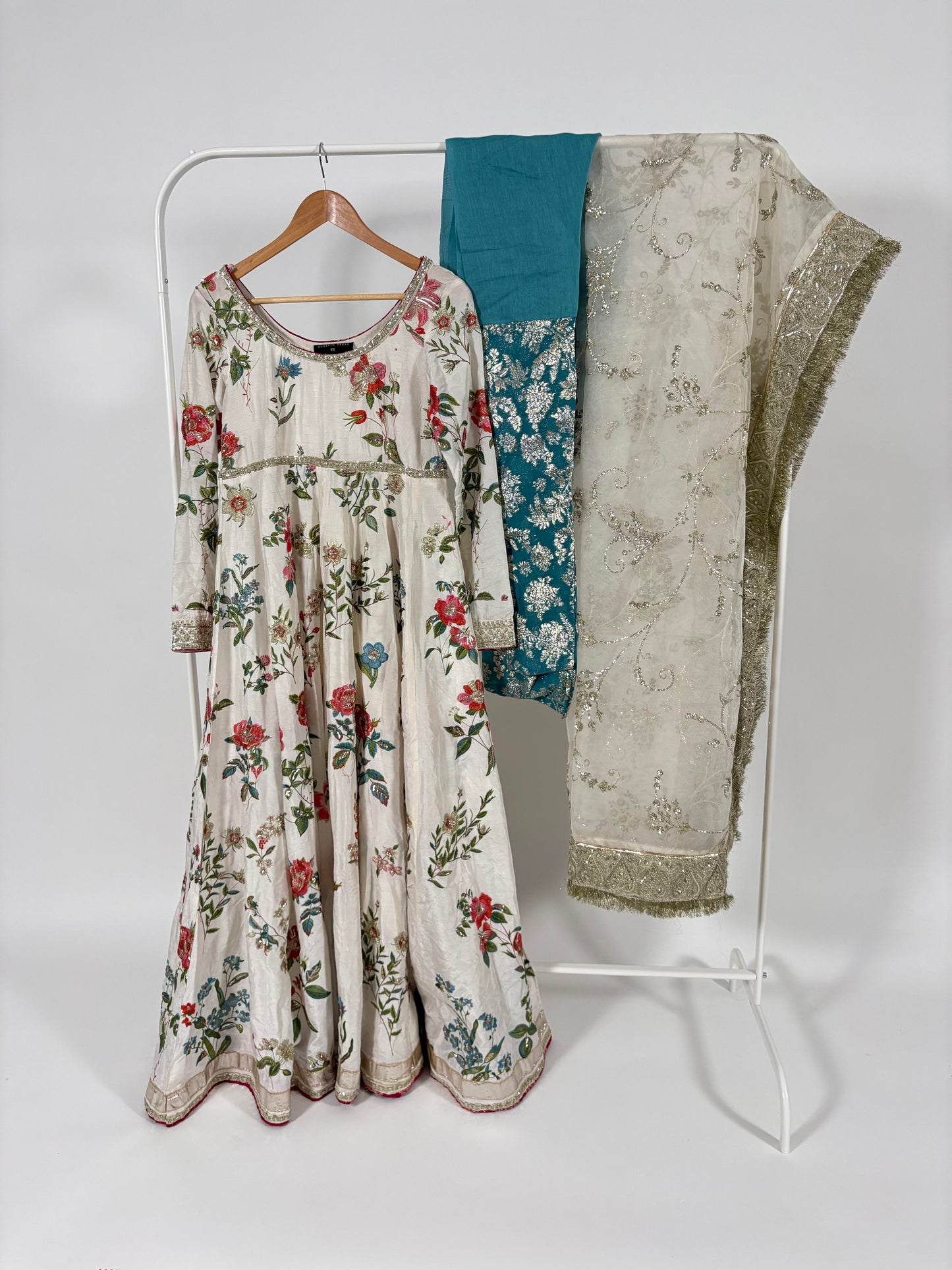 Ivory Pishwaas Set